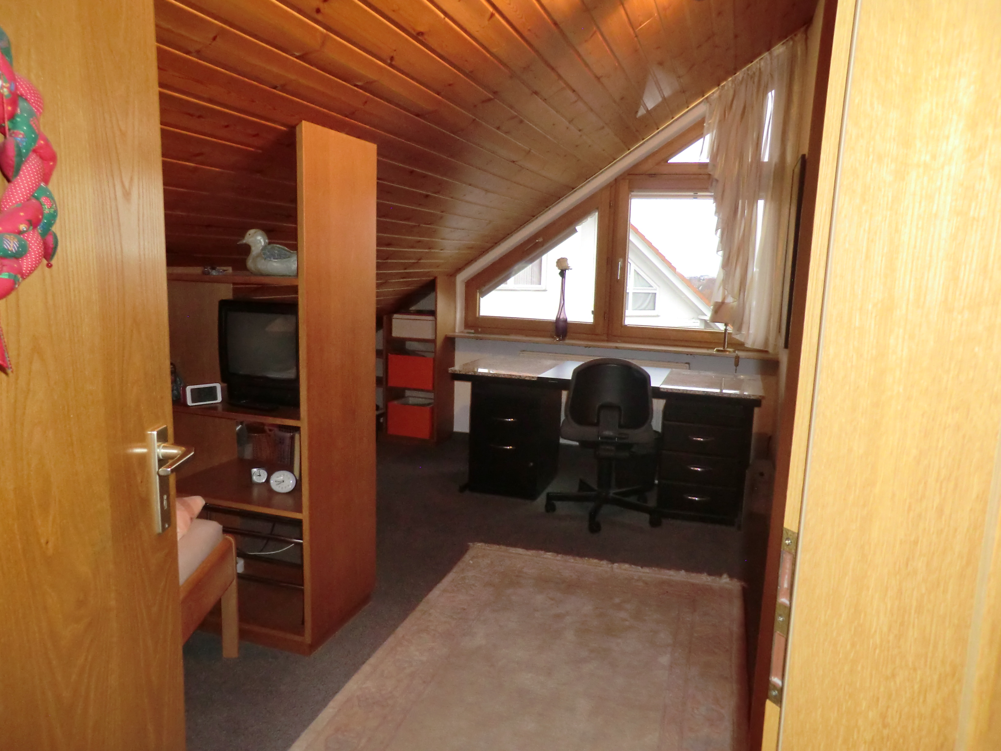 Weiteres Zimmer mit Einbauschrank